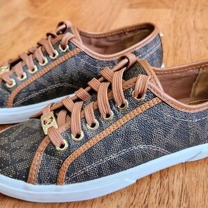 NEW Michael Kors Boerun Sneakers- Sz 7